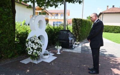 Posjeta Visokog predstavnika OHR Christiana Schmidta na Spomen obilježje “OSMICA” u Vitezu